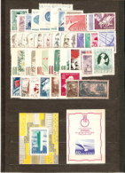 POLOGNE  ANNEE COMPLETE 1957  NEUF **  LUXE   51 Timbres  2 BLOCS  N° YVERT 882/921 - Años Completos