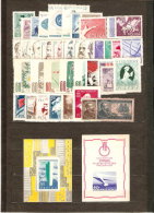 POLOGNE  ANNEE COMPLETE 1957  NEUF **  LUXE   51 Timbres  2 BLOCS  N° YVERT 882/921 - Volledige Jaargang