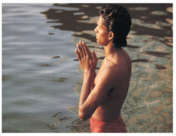 (345 M+S) India - Grange River Prying - Priere (partially Nude Men In River) - Buddhism