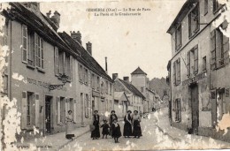 CPA  -   VERBERIE   (60)    La Rue De Paris -   La Poste Et La Gendarmerie   (  Carte Trés Abimée...) - Verberie