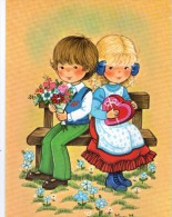 00 - DESSIN - MARY MAY N° 629/1-COUPLE ENFANTS SUR UN BANC Lui Avec Des Fleurs, Elle Avec Une Boîte En Forme De Coeur - Other Illustrators