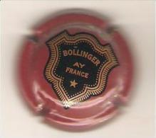 CAPSULE MUSELET CHAMPAGNE BOLLINGER AY FRANCE BLASON NOIR ET OR FOND ROUGE - Bollinger