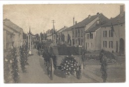 CPA - ROSSIGNOL - Manifestation Patriotique 1920 ... Martyrs De Rossignol - Le Cortège Dans La Traversée D' ETALLE   // - Etalle