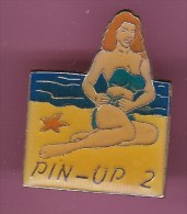 44600- Pin's.Plage.étoile De Mer..Pin Up.signé Ananas Production... - Pin-Ups