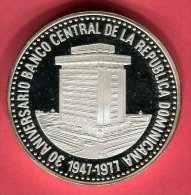 30 PESOS  30EME ANNIVERSSAIRE DE LA BANQUE CENTRALE 1977 SUP 85 - Dominicaine