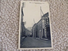 A291. CPA . 85. LA CHATAIGNERAIE. Rue De La Poste. Beau Plan Animé . Ecrite & Voyagée 1943 - La Chataigneraie