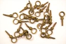 Lot De Crochets / Boucles En Bronze Pour Fixation De Barres De Tapis D'escalier / Moquette. Fin 19eme / Début 20eme Sièc - Bronzi