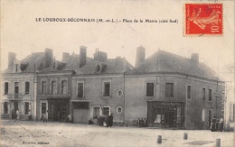 LE LOUROUX-BECONNAIS - Place De La Mairie - Le Louroux Beconnais