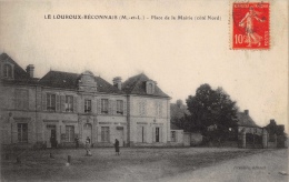 LE LOUROUX-BECONNAIS - Place De La Mairie - Le Louroux Beconnais