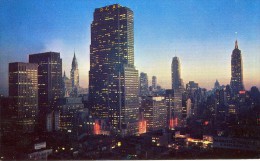 - ETATS UNIS -  MANHATTAN ...La Nuit.....Buldings CHRYSLER.....AND EMPIRE STATE BUILDING..... - Manhattan