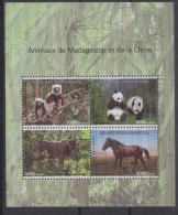 Madagascar Madagaskar 2014 Mi. 322y  Chine SILK SOIE Bloc Sheet Block China Joint Issue Faune Fauna Panda Horse Pferd - Madagaskar (1960-...)
