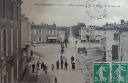 85 SAINTE HERMINE VUE GENERALE DE LA PLACE ST HARMANT - Sainte Hermine