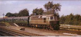 Esher Railway Station Type 3 Diesel Waterloo Train - Chemin De Fer