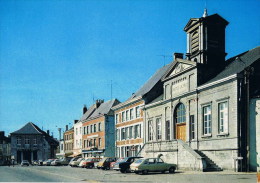 Philippeville N° 3   Grand Place Et Palais De Justice  Oldtimers / Car - Philippeville