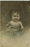 Divers - Carte Photo Bébé Garçon Avec Des Fleurs, Marguerites  (LMX) - Nacimientos