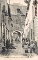 CHATEAUGIRON LA RUELLE ET L'ENTREE DU CHATEAU ANIMEE 35 - Châteaugiron