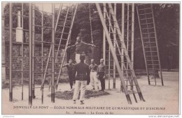 94 JOINVILLE LE PONT ECOLE MILITAIRE GYMNASTIQUE ET ESCRIME ANNEAUX LA CROIX DE FER TRES ANIMEES.CPA BON ETAT - Joinville Le Pont