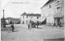 AIGUEPERSE .... LA PLACE ... ATTELAGE ... HOTEL DU MIDI CHARNAY - Aigueperse