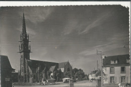 29 CPSM  PLONEVEZ PORZAY LA PLACE DE L'EGLISE ET ENCLOS PAROISSIAL - Plonévez-Porzay