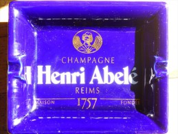 Cendrier De Bar Champagne ABELE TTBE - Cendriers