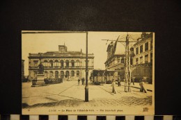 Cpa, 02,  LAON,  La Place De L Hotel De Ville,  The Town Hall Place, Tramways, Belle Animation - Laon