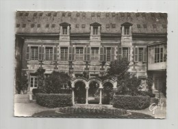 Cp , POITIERS , 86 , Cour D´honneur De La Faculté De Droit  , Vierge , Ed : Artaud / Gaby 49 - Poitiers