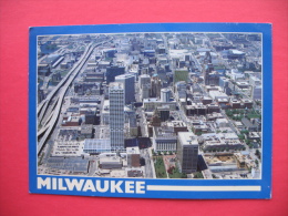 MILWAUKEE, DOWNTOWN AERIAL VIEW OF MILWAUKEE - Milwaukee