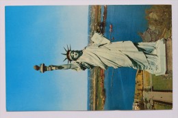 STATUE OF LIBERTY, New York Harbor - Estatua De La Libertad