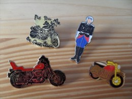 Lot De 4 Pin's, Moto Motard Gendarmerie - Sets