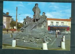 Cpsm Gf -   3 - Sainte Hermine ( Vendée 85 ) Monument élevé à La Mémoire De Georges Clémenceau     Ae11926 - Sainte Hermine