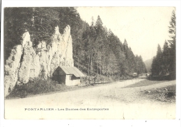 Cp, 25, Pontarlier, Les Dames Des Entreportes, Voyagée 1903 - Pontarlier