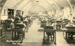 POST CARD ENGLAND NORTHAMPTON SCHOOL FOR GIRLS THE STUDIO - Northamptonshire