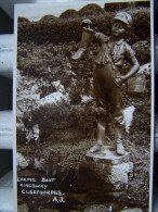 CPA. CLEETHORPES A.3. EAKING BOOT KINGSWAY STATUE OF A BOY IN THE GARDENS ENFANT Tient Une Botte PHOTO Véritable - Altri & Non Classificati