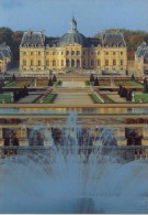 Cpm 77_VAUX LE VICOMTE, Façade Sud Du Château Et La Gerbe, Jet D´eau, Timbre De La Roche Gageac - Vaux Le Vicomte