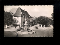 LES ABRETS Isère 38 La Place De La République Rond Point Fontaine Commerces épicerie L'Economique Peinture Linoleum 2CV - Les Abrets