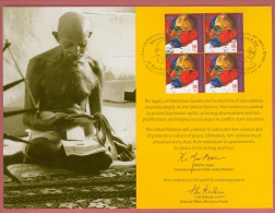 1999 - ONU NEW YORK - CARTOLINA COMMEMORATIVA GIORNATA NON VIOLENZA - M. GHANDI IN QUARTINA FDC - Maximum Cards