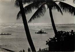 HAWAI . PHOTO EXTRAITE DU FILM HAWAI . ILE DE REVE DE JACQUES CHEGARAY . FETE NAUTIQUE A WAIKIKI . - Other & Unclassified