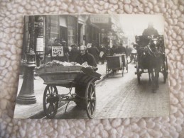 A297. CPSM. 75. PARIS 1900.   Le Centime De La Belle époque.  Beau Plan Animé. Non écrite - Lots, Séries, Collections