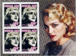 BURKINA FASO Madonna, Musique Pop. Feuillet Collectif Yvert N°946. Emis En 1995 ** MNH - Zangers