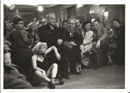 Robert Doisneau - Le Petit Balcon 1953 - Photo Publiée Pour L'exposition Un Si Grand âge Petits Frères Des Pauvres - Doisneau