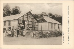 80 - ACHEUX - Belle Animation Devant Le Bureau Du District De Reconstruction ( Vieille Voiture ) - Acheux En Amienois