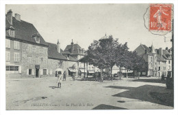 FELLETIN (Creuse) - La Place De La Halle - Hôtel  "Lozes" - Animée - Felletin