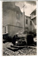 15 Chaudes Aigues *la Fontaine D'eau Chaude * Très Belle CPA Animée - Carlat