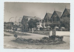 Prefailles (44) : L'Hôtel De La Plage Avenue De La Plage  En 1950 (animé) GF. - Préfailles