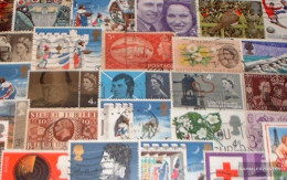 United Kingdom 300 Different Stamps - Collections