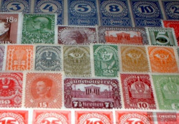 Austria 100 Different Stamps Unmounted Mint / Never Hinged - Sammlungen