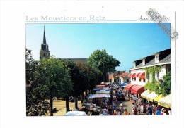 44 - Les Moutiers-en-Retz - La Place De " L'église Madame " - Marché Animation Café - 1996 - Les Moutiers-en-Retz