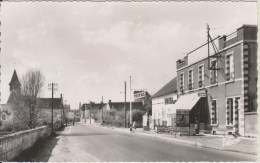 D41 - NOYERS SUR CHER - N.76 - LA ROUTE DE TOURS ET L'EGLISE - LA VALLEE DU CHER (STATION TOTAL-BAR TABAC CHAMBRES) - Noyers Sur Cher