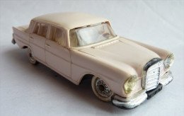 VOITURE - AUTOMOBILE -  NOREV  -  MERCEDES BENZ 220 SE SERVO DIRECTION - Lilas Pâle 1/43 - Norev