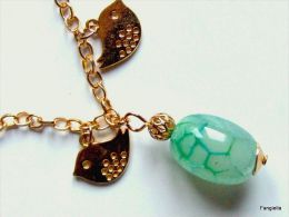 Collier Agate Veines De Dragon Vert Et Ses Deux Oiseaux Dorés Sur Chaîne Plaquée Or   A La Fois Ravissant Et De Très Bel - Halsketten